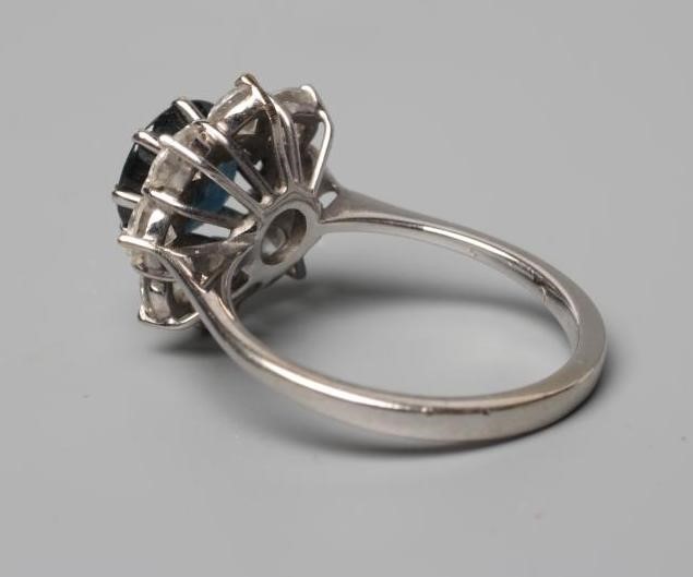A SAPPHIRE AND DIAMOND CLUSTER RING Image