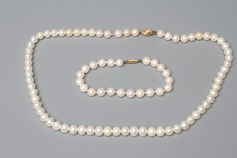 A SINGLE STRING CULTURED PEARL NECKLACE with ribbed barrel fastener, together with a similar Image