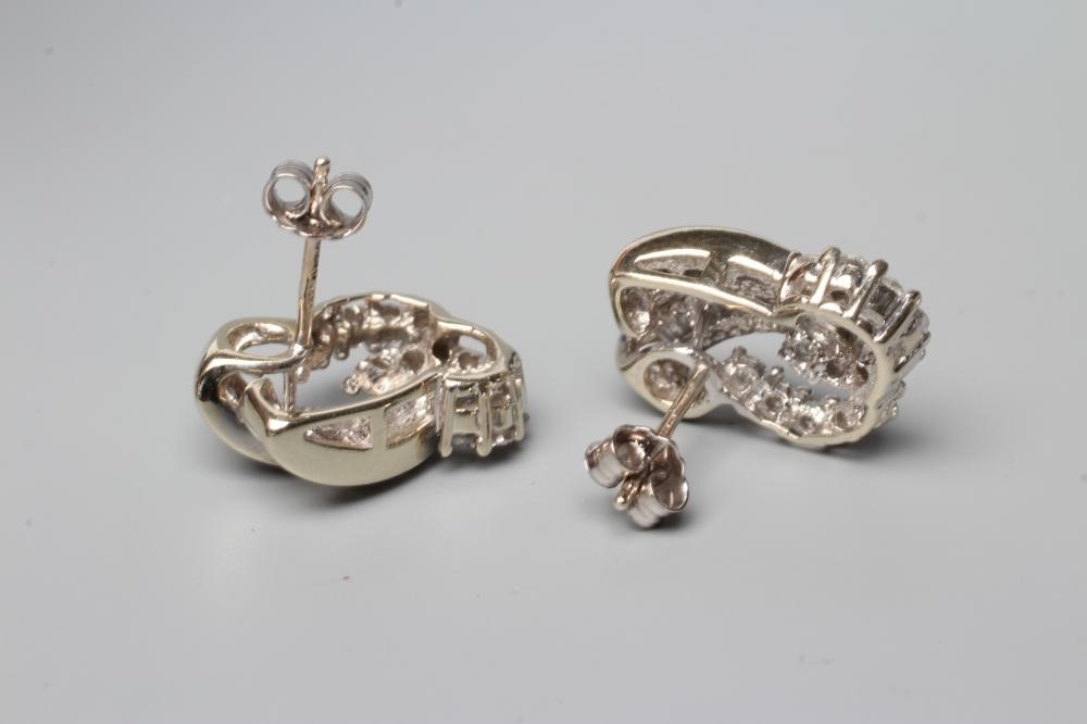 A PAIR OF DIAMOND STUD EARRINGS Image