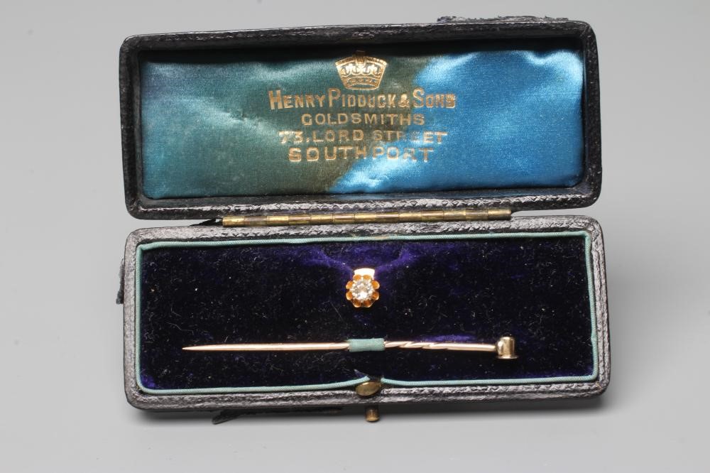 A VICTORIAN DIAMOND STICK PIN/STUD Image