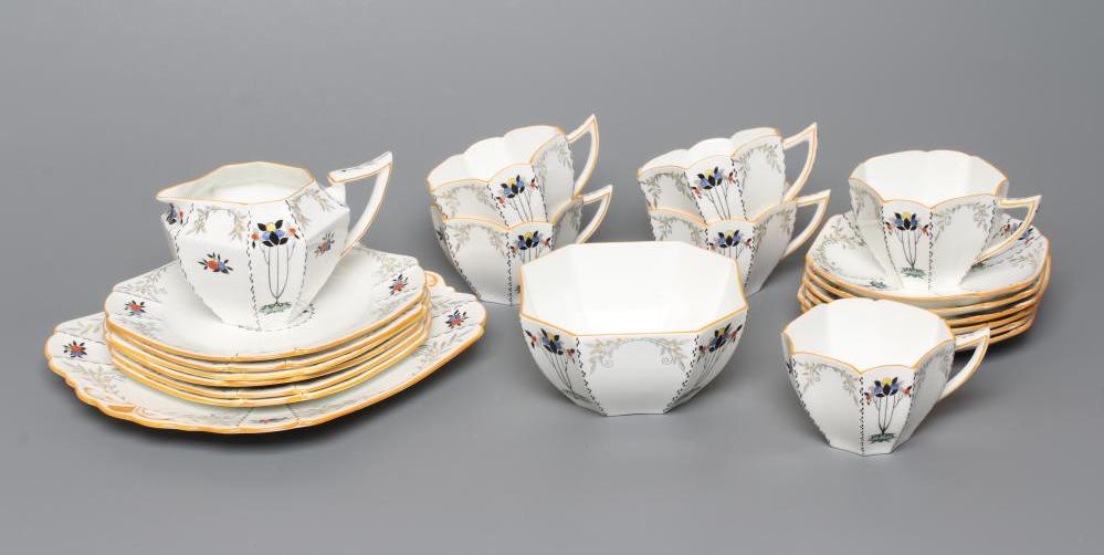 AN ART DECO SHELLEY CHINA QUEEN ANNE TEA SERVICE printed and overpainted with the "Red Daisy" Image