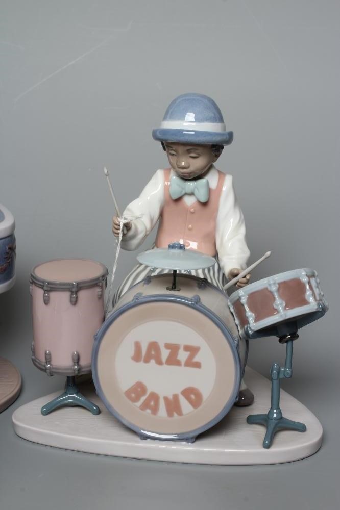 A LLADRO PORCELAIN SIX PIECE JAZZ BAND Image