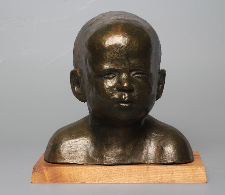 ROBERT K FRAMPTON (Contemporary) "One Year Old", bronzed composition bust on oblong wood base, Image