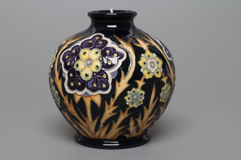 A MOORCROFT POTTERY FLORIAN DAISY VASE Image