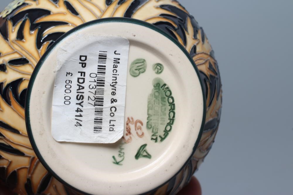 A MOORCROFT POTTERY FLORIAN DAISY VASE Image