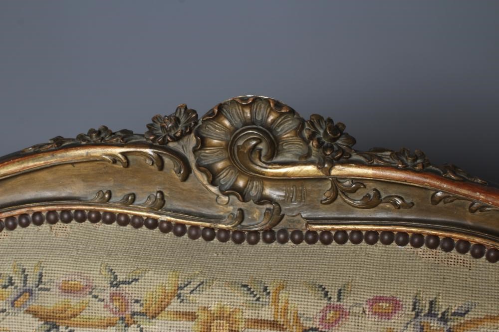 A LOUIS XV STYLE CARVED AND PAINTED CANAPE Image