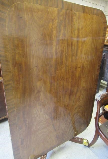A REGENCY MAHOGANY BREAKFAST TABLE Image