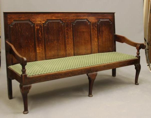 A GEORGIAN OAK SETTLE Image