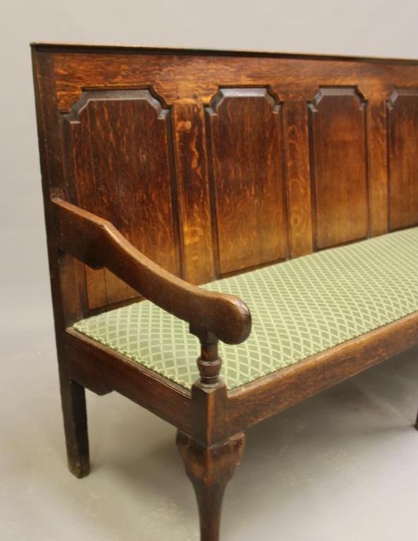 A GEORGIAN OAK SETTLE Image