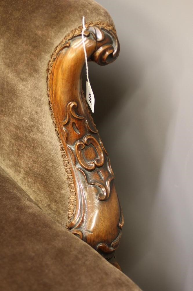 A VICTORIAN WALNUT FRAMED CHAISE LONGUE Image