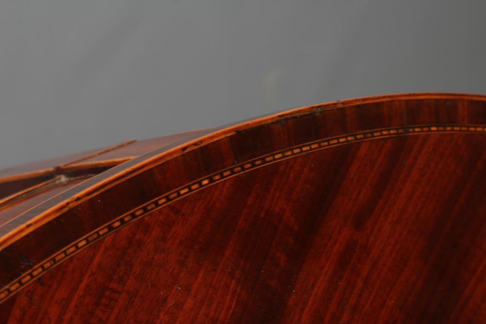 A GEORGIAN MAHOGANY TEA TABLE Image