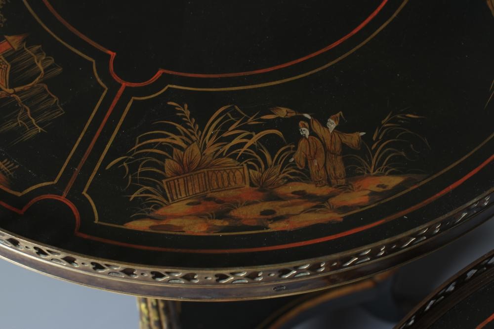 A PAIR OF CHINOISERIE OCCASIONAL TABLES Image