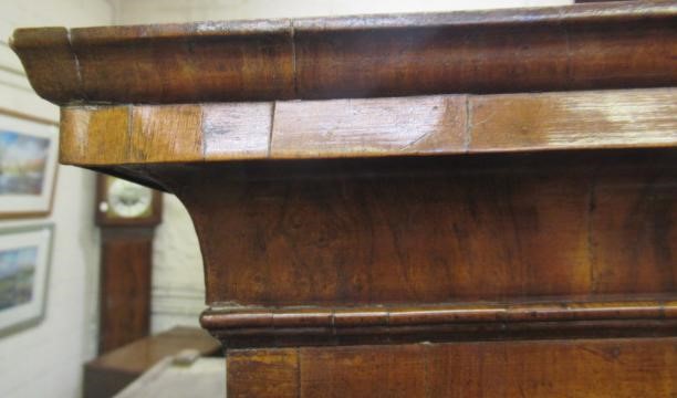 A GEORGIAN WALNUT CHEST ON STAND Image