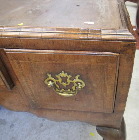 A GEORGIAN WALNUT CHEST ON STAND Image