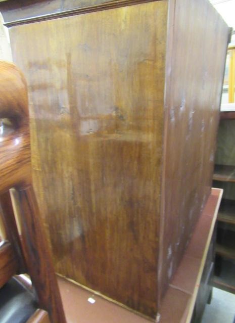 A GEORGIAN WALNUT CHEST ON STAND Image