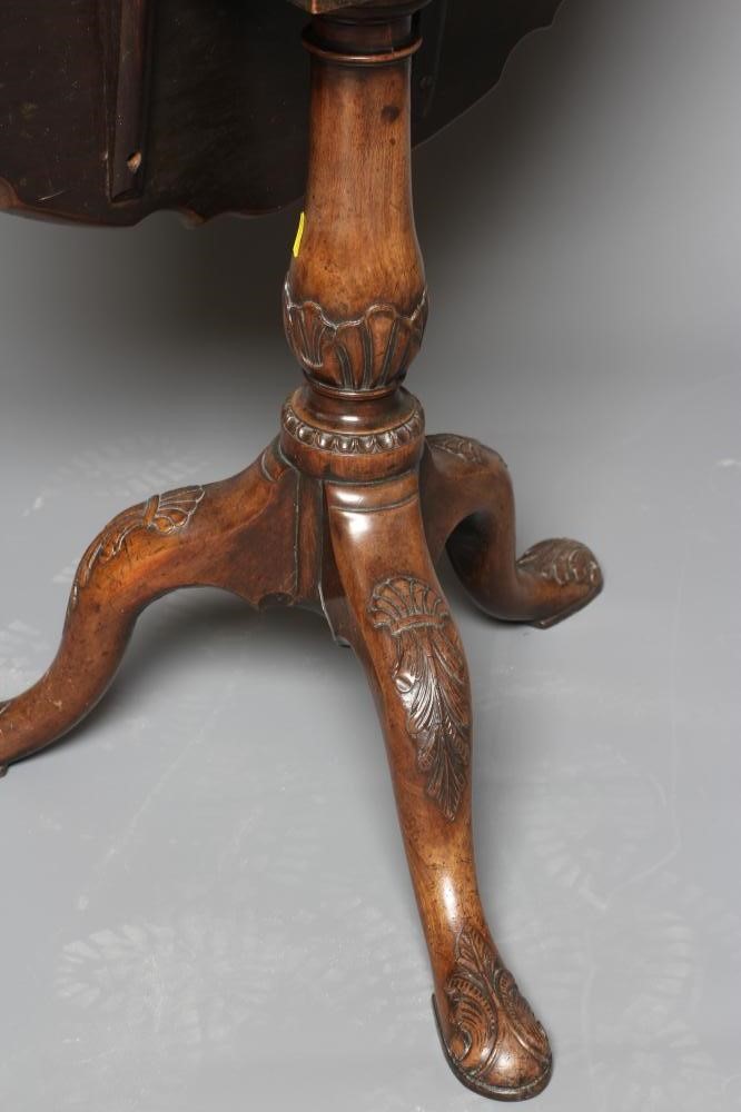 A GEORGIAN MAHOGANY TRIPOD TABLE Image