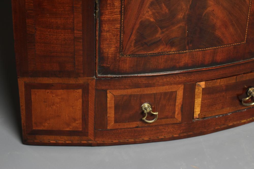 A GEORGIAN MAHOGANY CORNER CUPBOARD Image