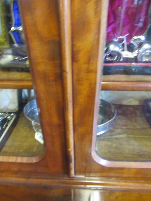 A VICTORIAN MAHOGANY BREAKFRONT LIBRARY BOOKCASE Image