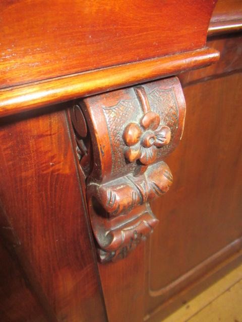A VICTORIAN MAHOGANY BREAKFRONT LIBRARY BOOKCASE Image