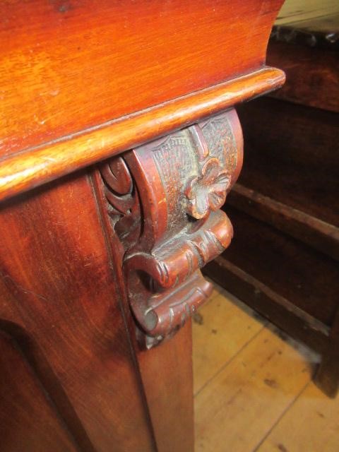 A VICTORIAN MAHOGANY BREAKFRONT LIBRARY BOOKCASE Image