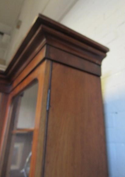 A VICTORIAN MAHOGANY BREAKFRONT LIBRARY BOOKCASE Image