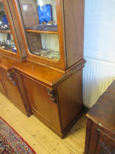 A VICTORIAN MAHOGANY BREAKFRONT LIBRARY BOOKCASE Image