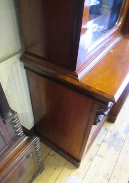 A VICTORIAN MAHOGANY BREAKFRONT LIBRARY BOOKCASE Image