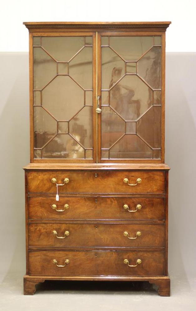 A GEORGIAN MAHOGANY SECRETAIRE BOOKCASE Image