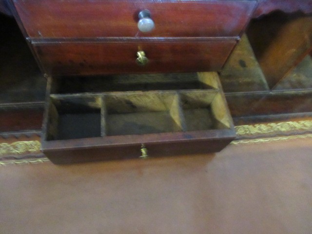 A GEORGIAN MAHOGANY SECRETAIRE BOOKCASE Image