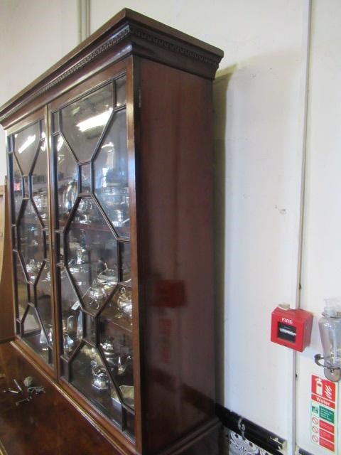A GEORGIAN MAHOGANY SECRETAIRE BOOKCASE Image
