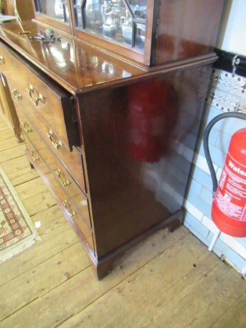 A GEORGIAN MAHOGANY SECRETAIRE BOOKCASE Image