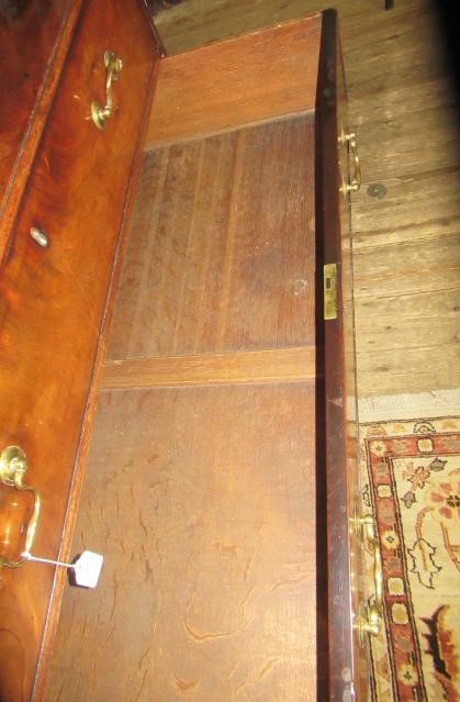 A GEORGIAN MAHOGANY SECRETAIRE BOOKCASE Image