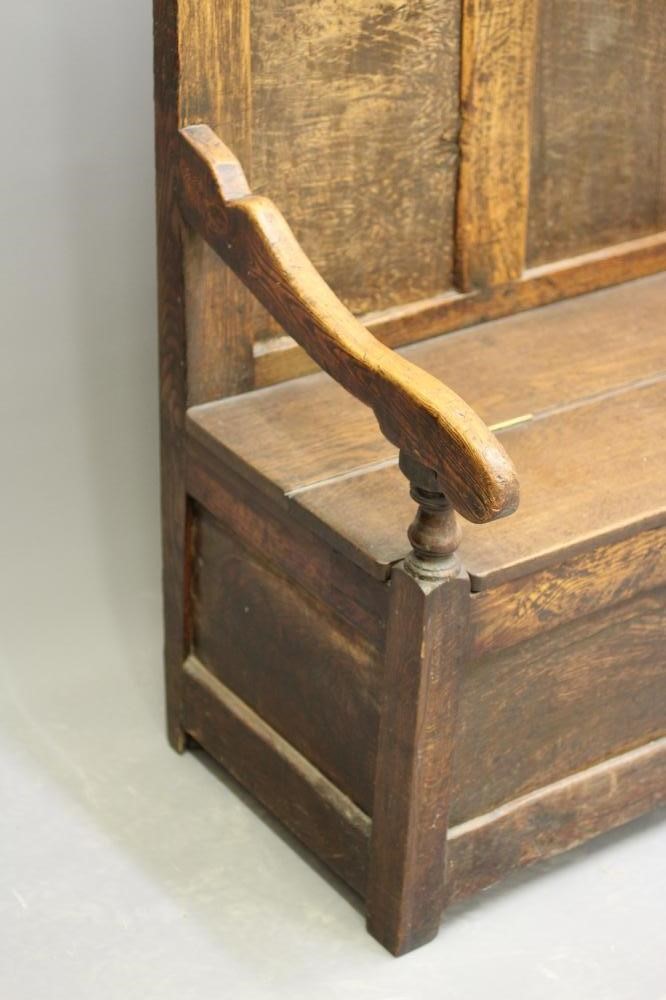 A GEORGIAN OAK BOX SETTLE Image