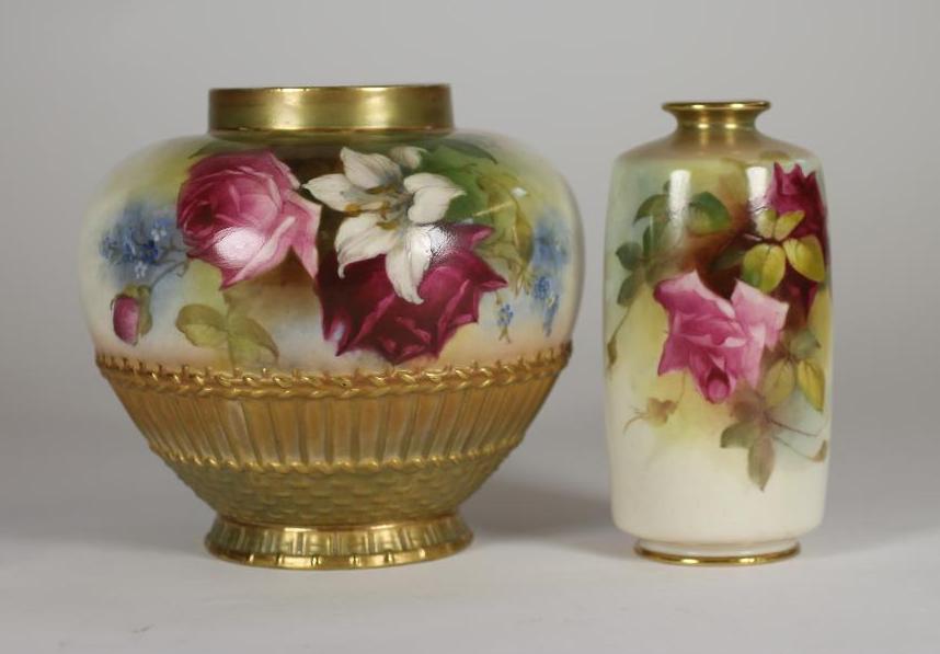 A ROYAL WORCESTER CHINA POT POURRI Image