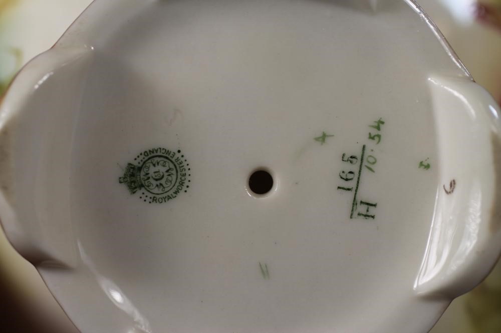 A ROYAL WORCESTER CHINA SMALL ROSE BOWL Image
