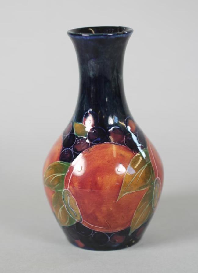 A WILLIAM MOORCROFT POTTERY VASE Image