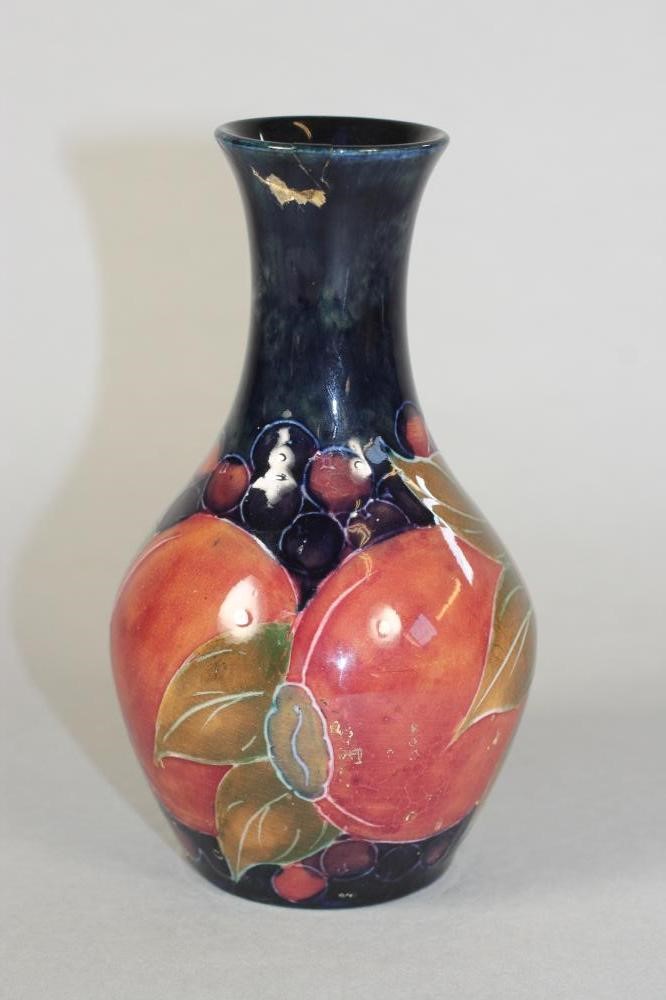 A WILLIAM MOORCROFT POTTERY VASE Image