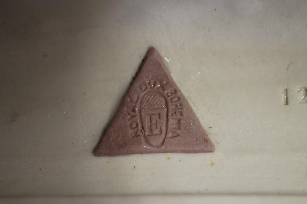 A ROYAL DUX BISQUE PORCELAIN FIGURE Image