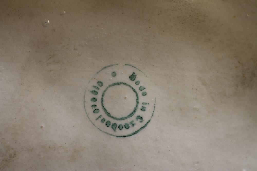 A ROYAL DUX BISQUE PORCELAIN FIGURE Image