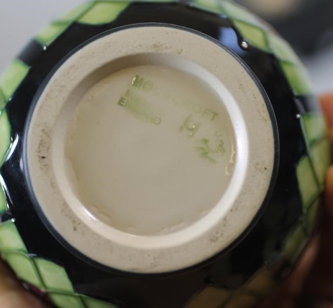 A MOORCROFT POTTERY VASE Image