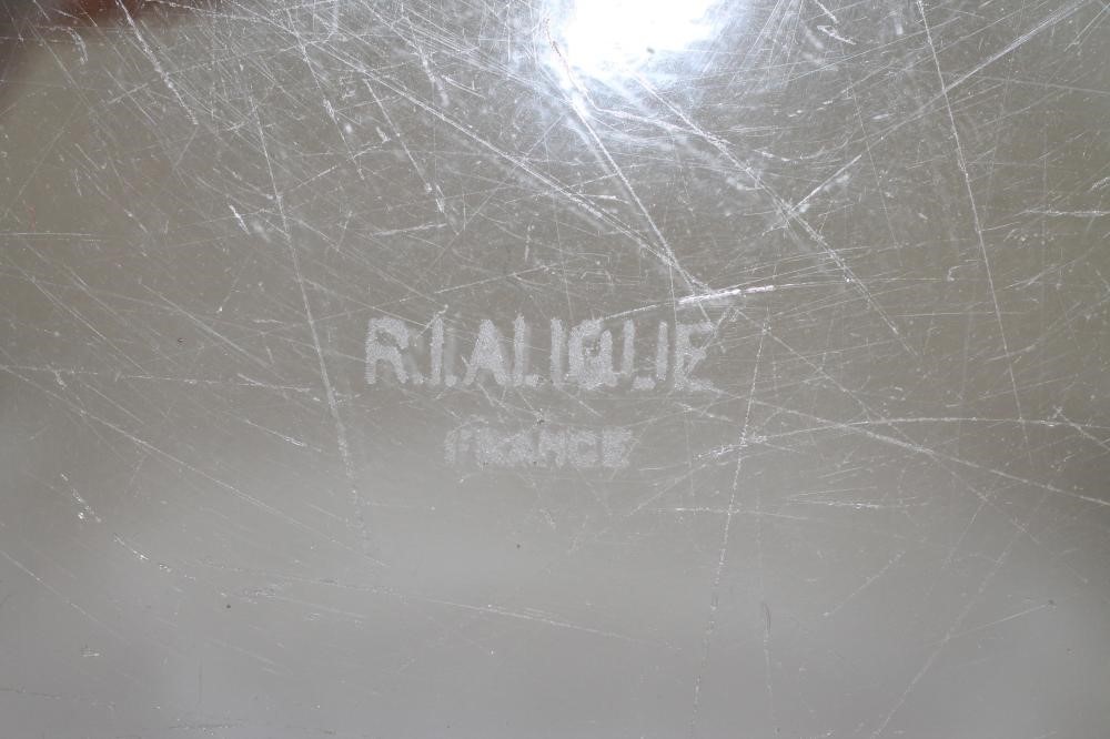 A LALIQUE FROSTED GLASS BOX AND COVER Image