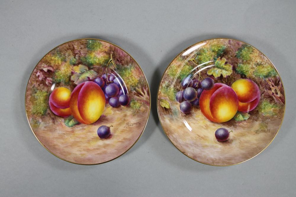 A PAIR OF ROYAL WORCESTER CHINA TEA PLATES Image