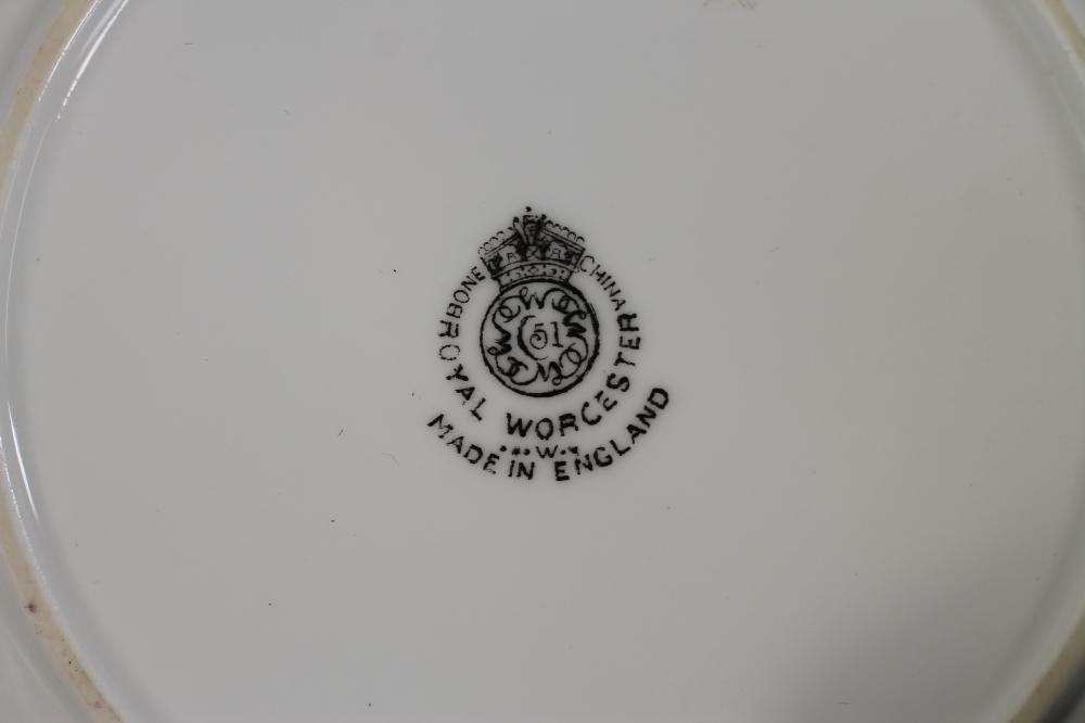 A PAIR OF ROYAL WORCESTER CHINA TEA PLATES Image