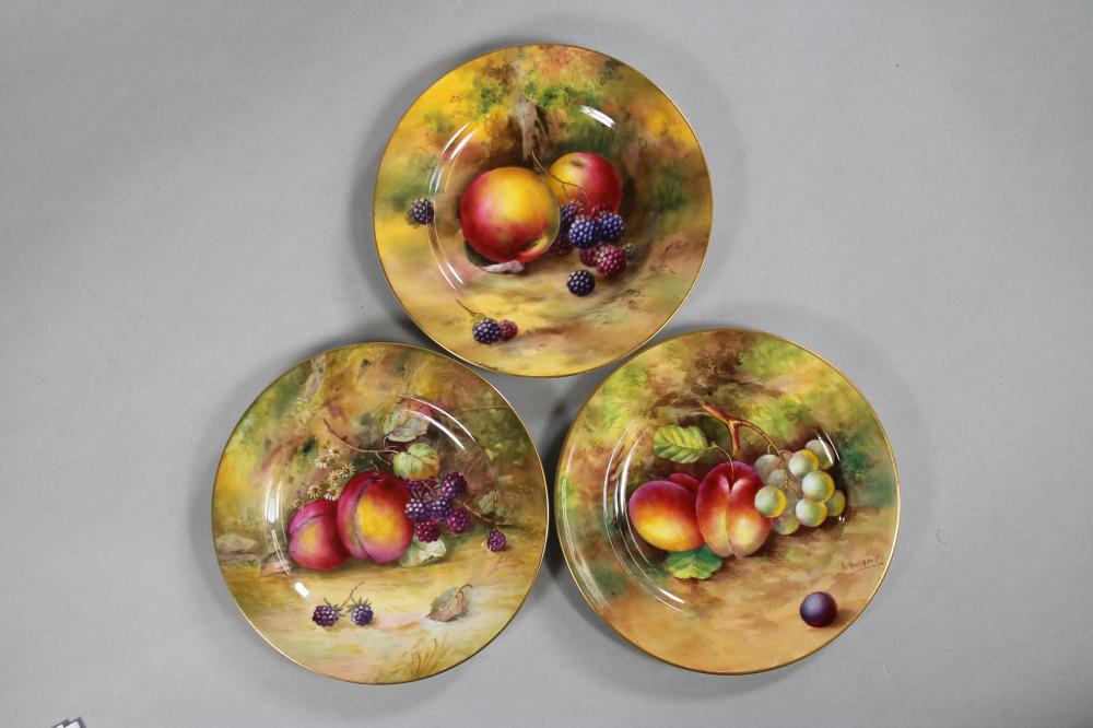 A SET OF THREE ROYAL WORCESTER CHINA PLATES 1922 (x2) and 1929 Image