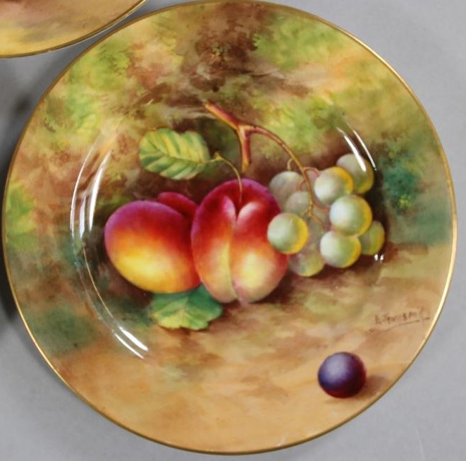 A SET OF THREE ROYAL WORCESTER CHINA PLATES 1922 (x2) and 1929 Image