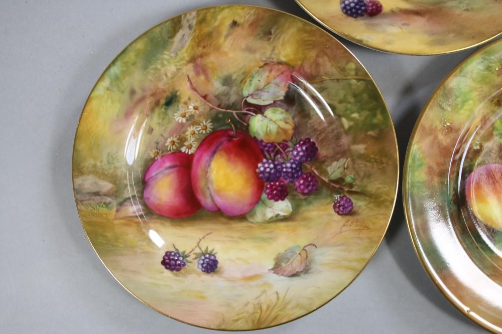 A SET OF THREE ROYAL WORCESTER CHINA PLATES 1922 (x2) and 1929 Image