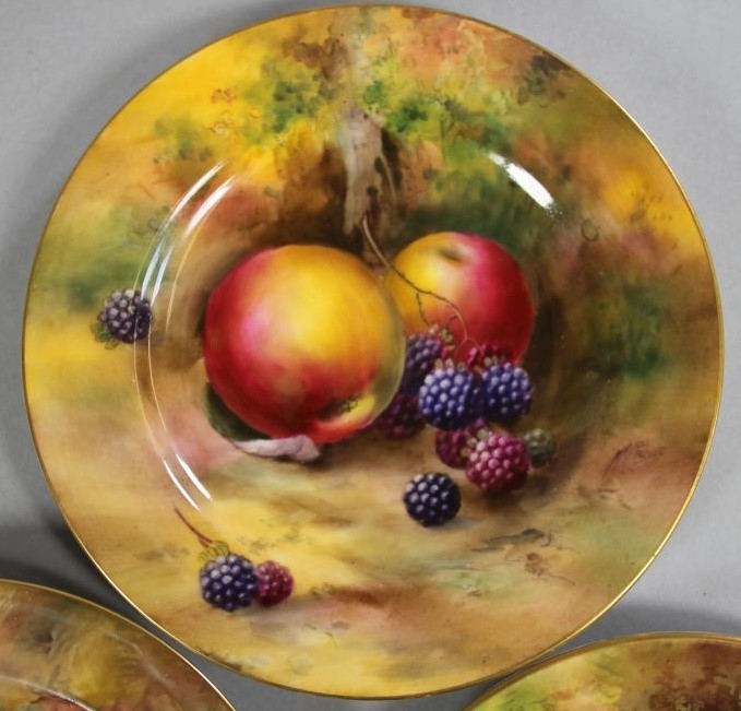 A SET OF THREE ROYAL WORCESTER CHINA PLATES 1922 (x2) and 1929 Image