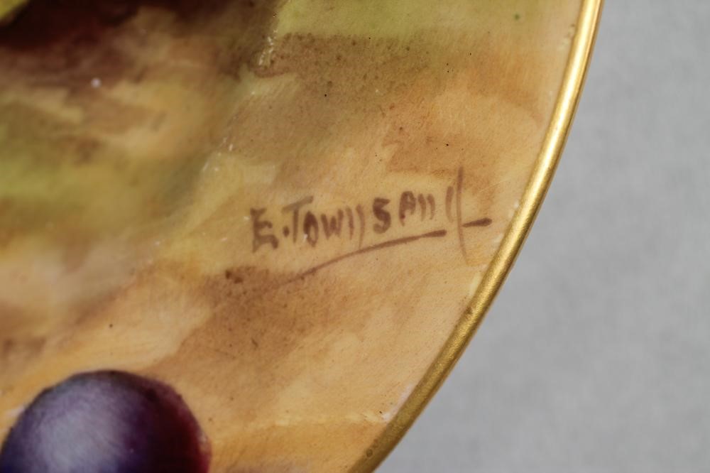 A SET OF THREE ROYAL WORCESTER CHINA PLATES 1922 (x2) and 1929 Image