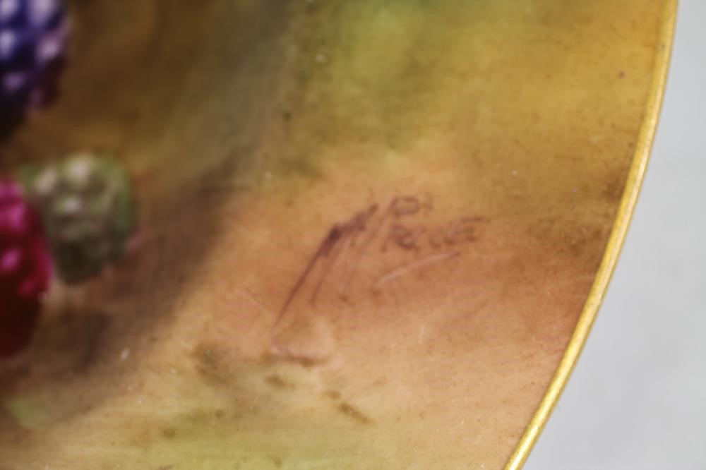 A SET OF THREE ROYAL WORCESTER CHINA PLATES 1922 (x2) and 1929 Image