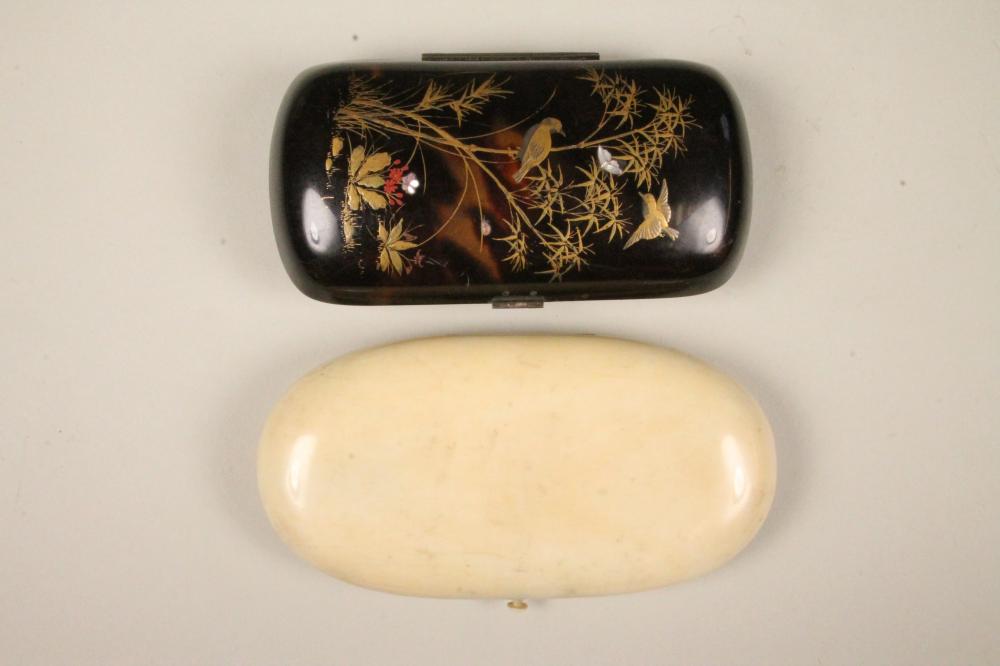 AN IVORY ETUI Image